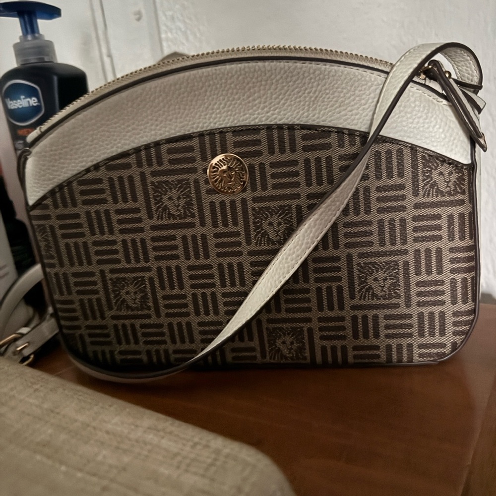 Floral Tan Handbag - Picture 2 of 2